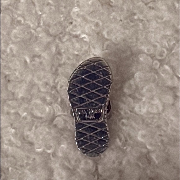 Na Hoku Hawaiian Slipper Pendant - Picture 3 of 6